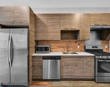 180 Spring St - Photo Thumbnail 4
