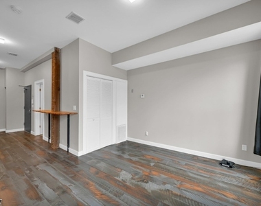 180 Spring St - Photo Thumbnail 17