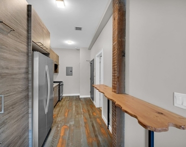 180 Spring St - Photo Thumbnail 8