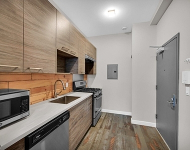 180 Spring St - Photo Thumbnail 6