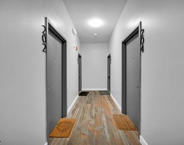 180 Spring St - Photo Thumbnail 13