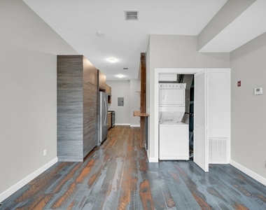 180 Spring St - Photo Thumbnail 9