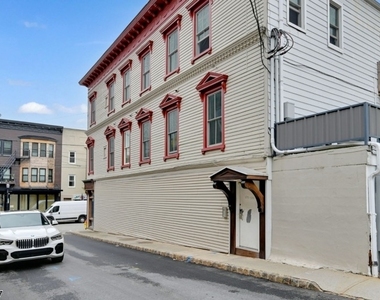 180 Spring St - Photo Thumbnail 15