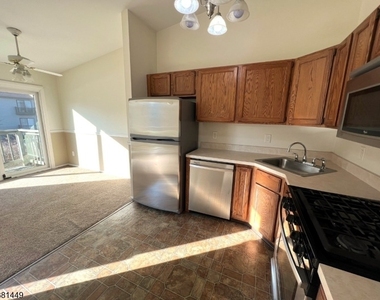 1308 Spruce Hills Dr - Photo Thumbnail 4