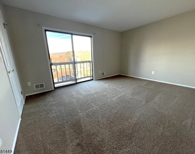 1308 Spruce Hills Dr - Photo Thumbnail 12