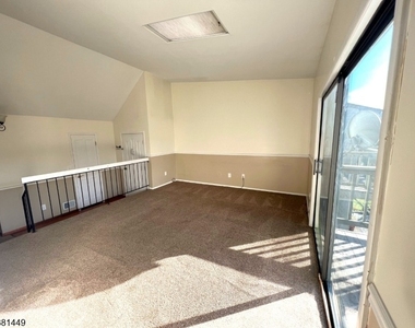 1308 Spruce Hills Dr - Photo Thumbnail 7
