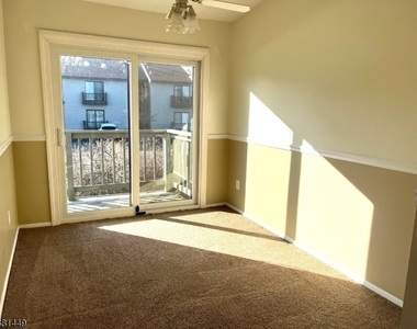 1308 Spruce Hills Dr - Photo Thumbnail 5