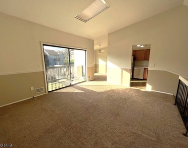1308 Spruce Hills Dr - Photo Thumbnail 9