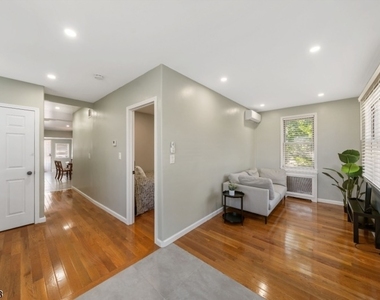 166 Victor St Unit 1 - Photo Thumbnail 1