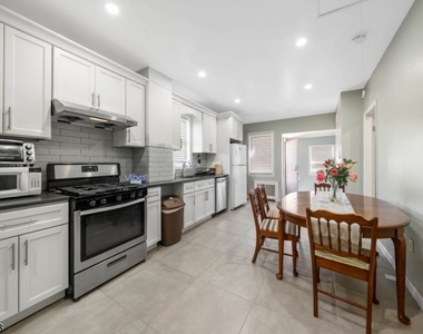 166 Victor St Unit 1 - Photo Thumbnail 3