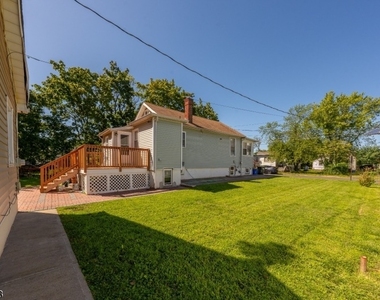166 Victor St Unit 1 - Photo Thumbnail 17