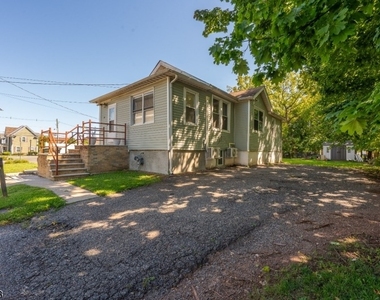 166 Victor St Unit 1 - Photo Thumbnail 16