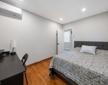 166 Victor St Unit 1 - Photo Thumbnail 5