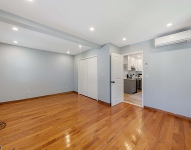 166 Victor St Unit 2 - Photo Thumbnail 4