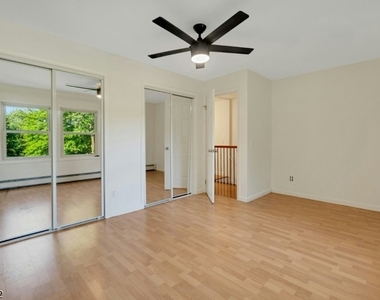 233 Mount Hope Ave - Photo Thumbnail 16