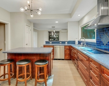 233 Mount Hope Ave - Photo Thumbnail 7