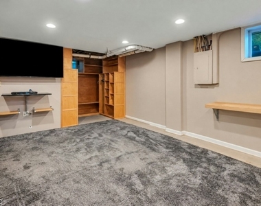 233 Mount Hope Ave - Photo Thumbnail 21