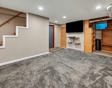 233 Mount Hope Ave - Photo Thumbnail 20
