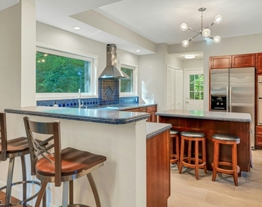 233 Mount Hope Ave - Photo Thumbnail 9
