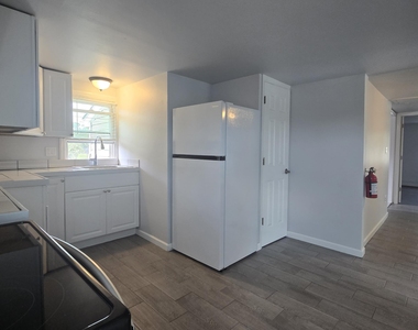 601 River Avenue - Photo Thumbnail 4