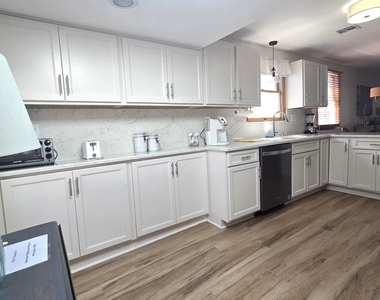 276 1st Avenue - Photo Thumbnail 2