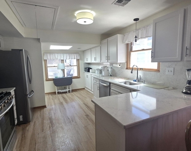 276 1st Avenue - Photo Thumbnail 3