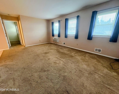 601 Mistletoe Avenue - Photo Thumbnail 2