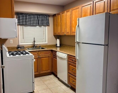 601 Mistletoe Avenue - Photo Thumbnail 3