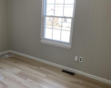 211 Henley Avenue - Photo Thumbnail 6