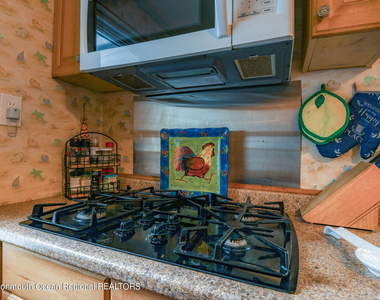 819 Dunlewy Street - Photo Thumbnail 18