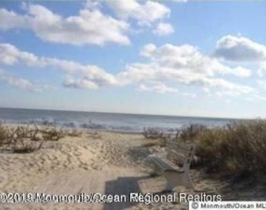 1606 East Street - Photo Thumbnail 8
