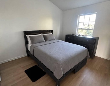 570 Beachway Avenue - Photo Thumbnail 2