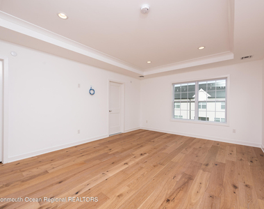 16 River Street - Photo Thumbnail 14