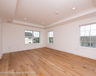 16 River Street - Photo Thumbnail 13