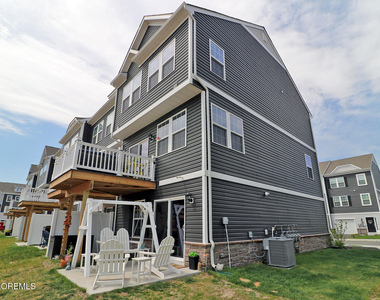 16 Baybreeze Drive - Photo Thumbnail 2