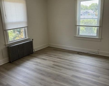 1112 Sunset Avenue - Photo Thumbnail 5