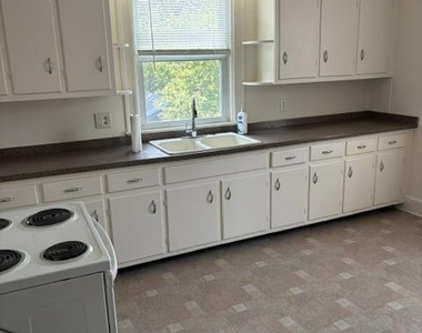 1112 Sunset Avenue - Photo Thumbnail 4