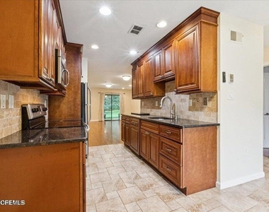 70 Overlook Way - Photo Thumbnail 5