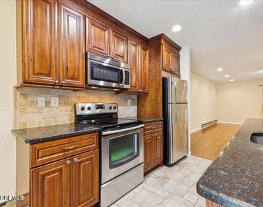 70 Overlook Way - Photo Thumbnail 3
