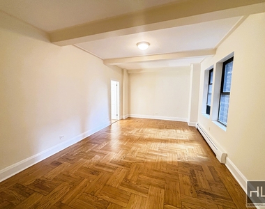 West 79 Street - Photo Thumbnail 4