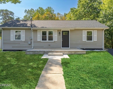 501 Azalea Drive - Photo Thumbnail 2