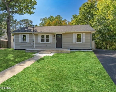 501 Azalea Drive - Photo Thumbnail 3