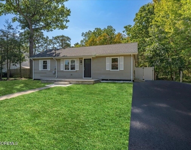 501 Azalea Drive - Photo Thumbnail 4