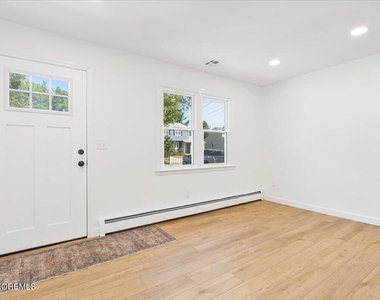 501 Azalea Drive - Photo Thumbnail 6