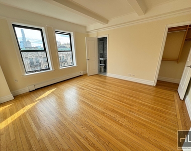 West 79 Street - Photo Thumbnail 4