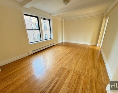 West 79 Street - Photo Thumbnail 5