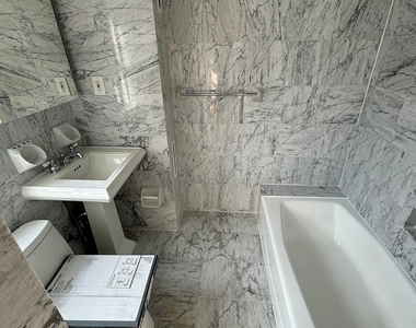 West 79 Street - Photo Thumbnail 3
