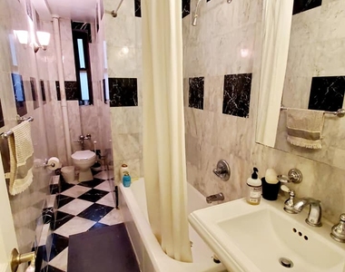 East 56 Street - Photo Thumbnail 3