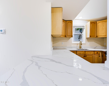 16 Creek Road - Photo Thumbnail 10