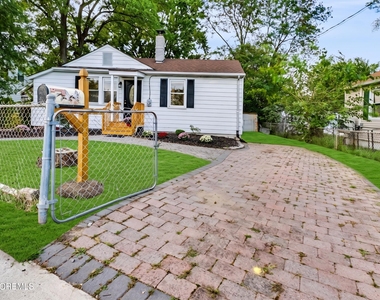 16 Creek Road - Photo Thumbnail 32